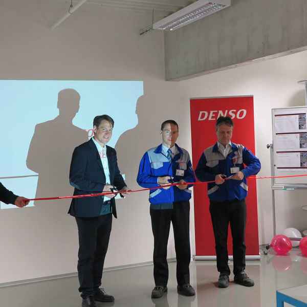 Slavnostní přestřižení pásky