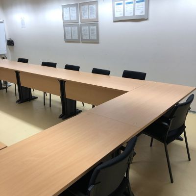 obnova zidli ucebna v treninkovem centru