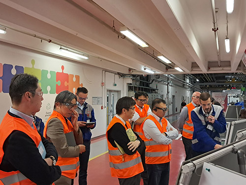 Pan Hara navštívil DMCZ Pan Hara navštívil DMCZ