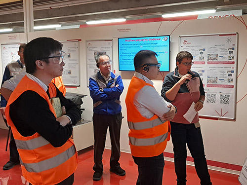 Pan Hara při prezentaci Pan Hara při prezentaci