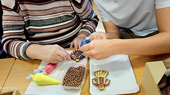 Zdobení perníčků v Domově důchodců Vratislavice n/N